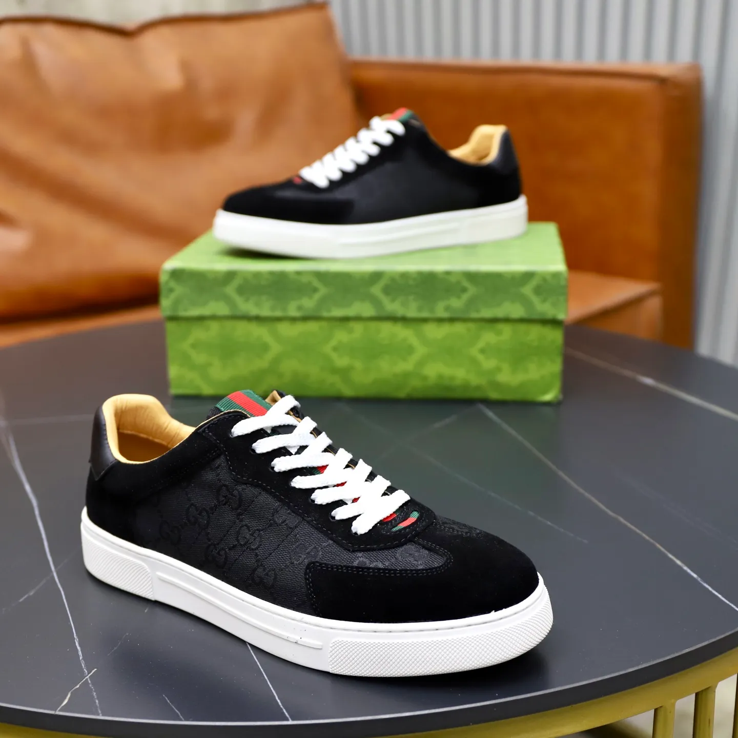 Ex-factory price: 380💰🙅‍♂️🙅‍♂️🙅‍♂️ Brand: Gucci GUCCi Standard code: 38-44 (45 customized) Grade: Same as the official website Material: Original leather splicing Comfortable and breathable sheepskin lining Original wear-resistant outsole Style category: Men's fashionable casual shoes Running sneakers Distinguished luxury brand elements Top luxury Color: actual picture color